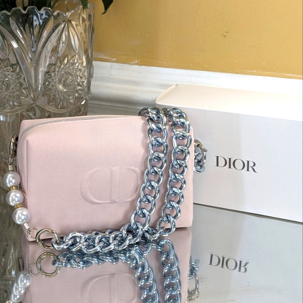 Host pick 💥💥❤️Dior pouch💥💥
